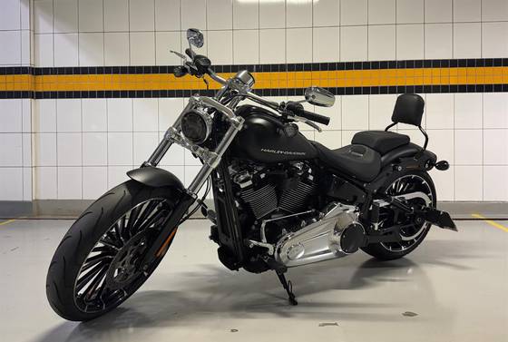 HARLEY-DAVIDSON SOFTAIL BREAKOUT 